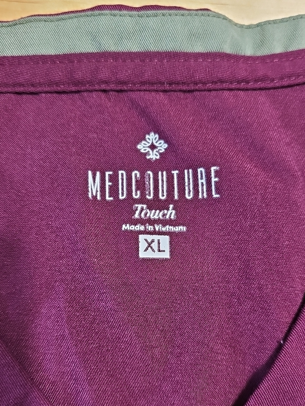 Med Couture Touch Wine Burgundy V-Neck Scrub Top XL EUC - Picture 3 of 5